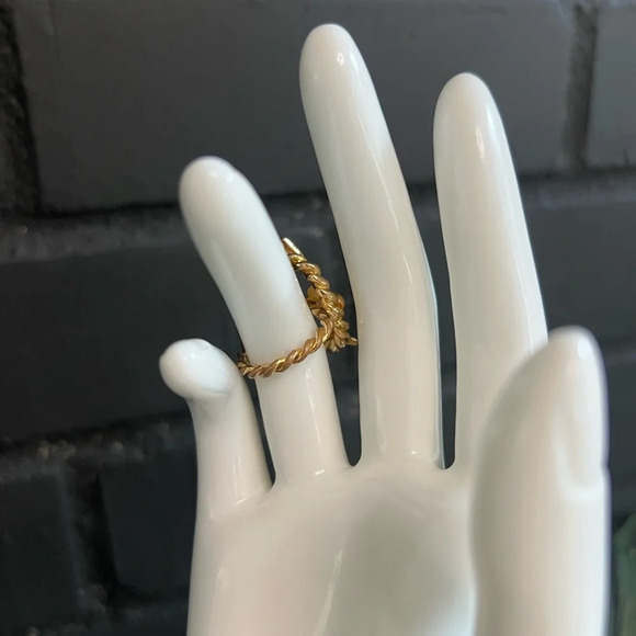 LOUIS VUITTON
Enamel Gold Sweet Monogram Cocktail Ring - Picture 6 of 10